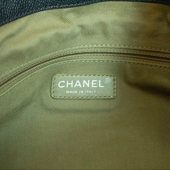 Chanel Black Calf Leather Shoulder Bag - Picture 6 of 7